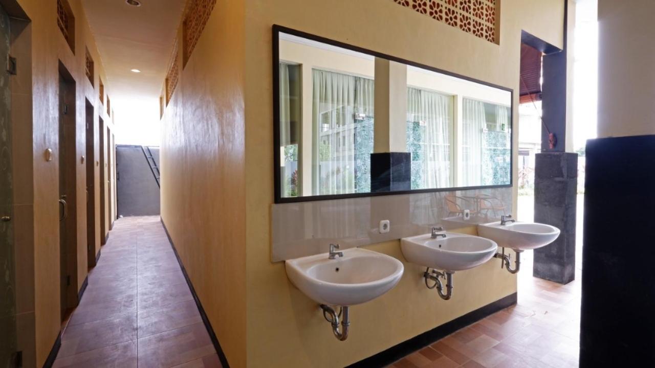 V Canggu Dormitory Exterior photo